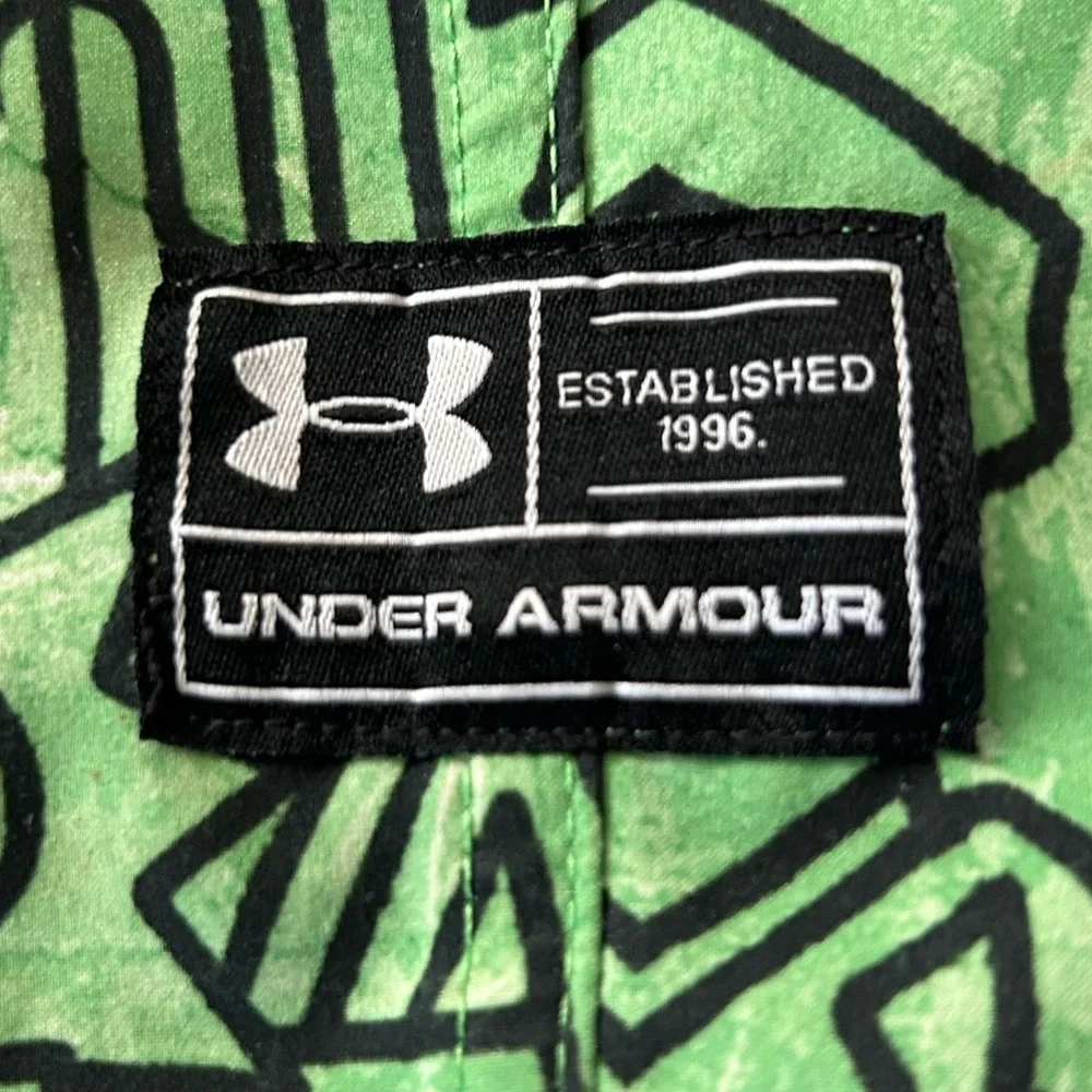 Under Armour Heat Gear Loose Fit Green and Black Pattern Board Shorts, Size 38